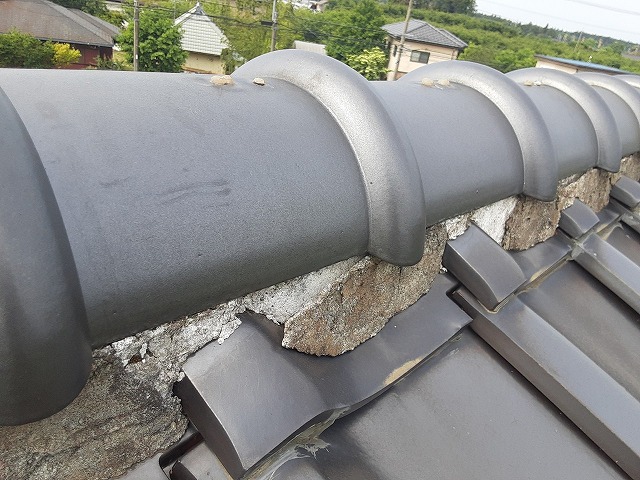 剥がれ落ちた漆喰